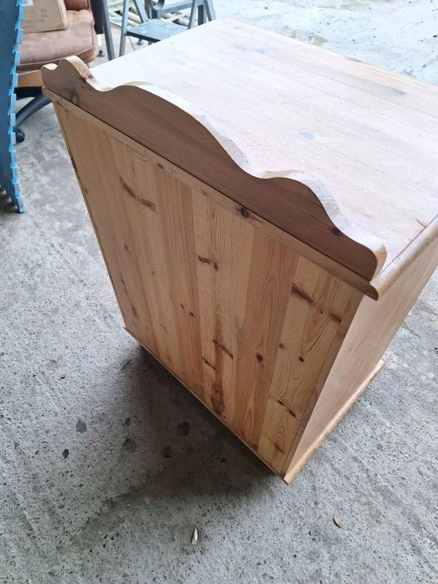 Old solid pine chest of drawers (DELIVERY) - Image 3