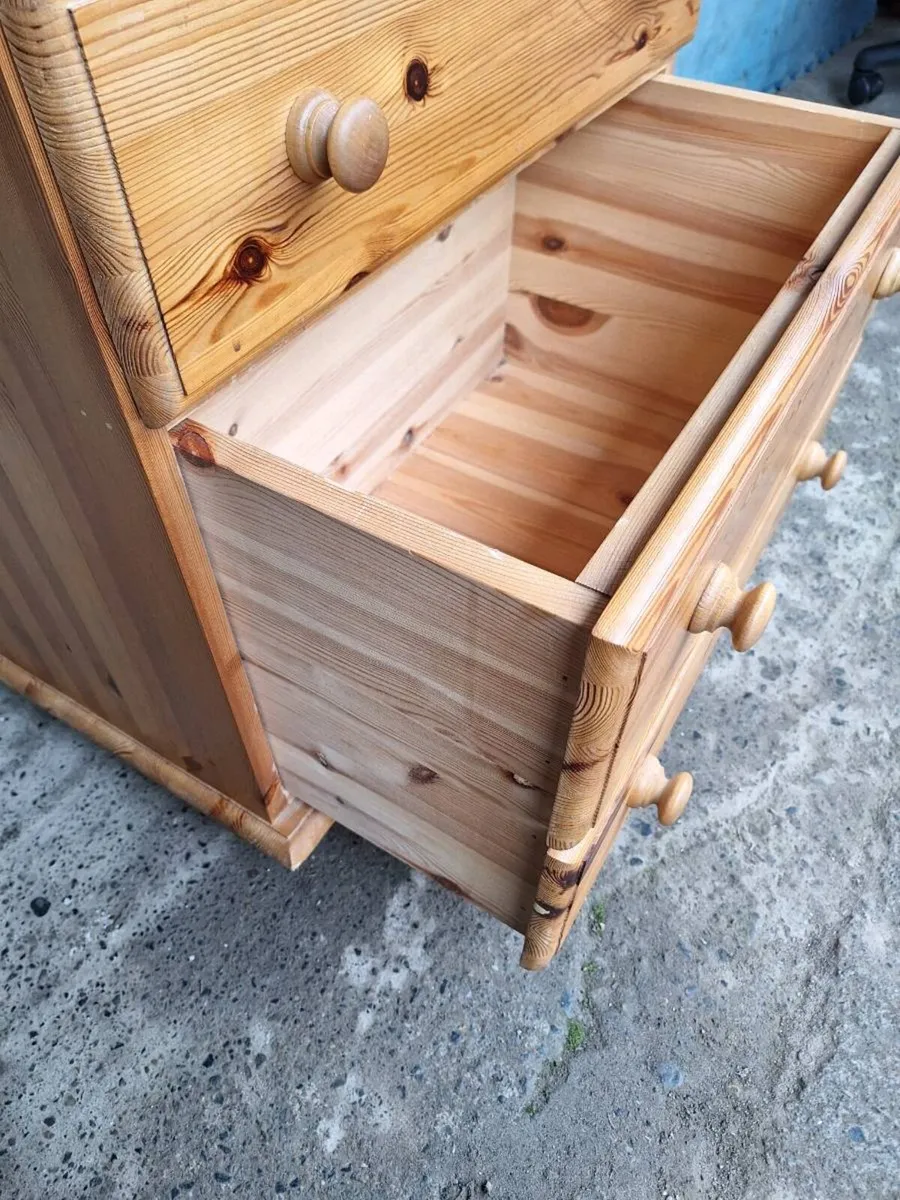 Old solid pine chest of drawers (DELIVERY) - Image 4