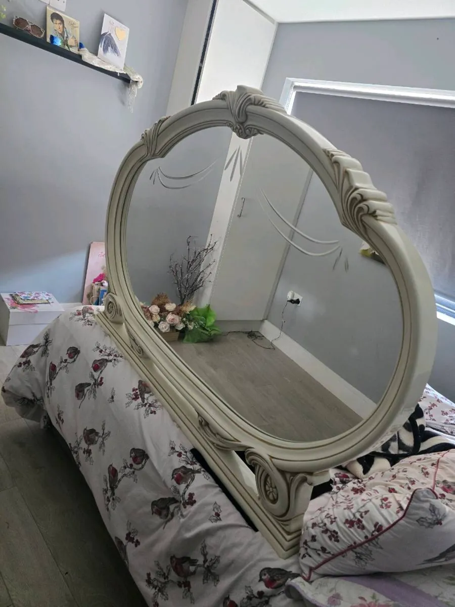 Large mirror - Image 1