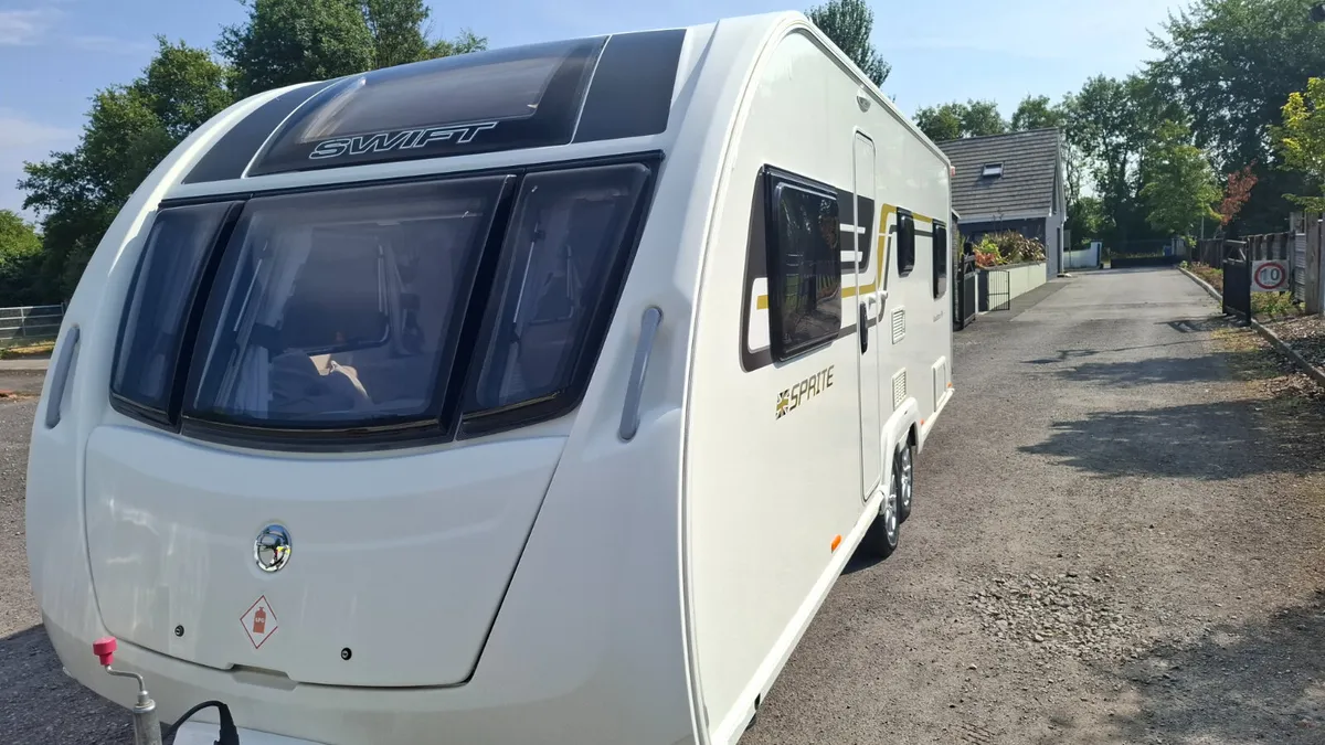 Swift Sprite Quattro 6 Berth Caravan - Image 3