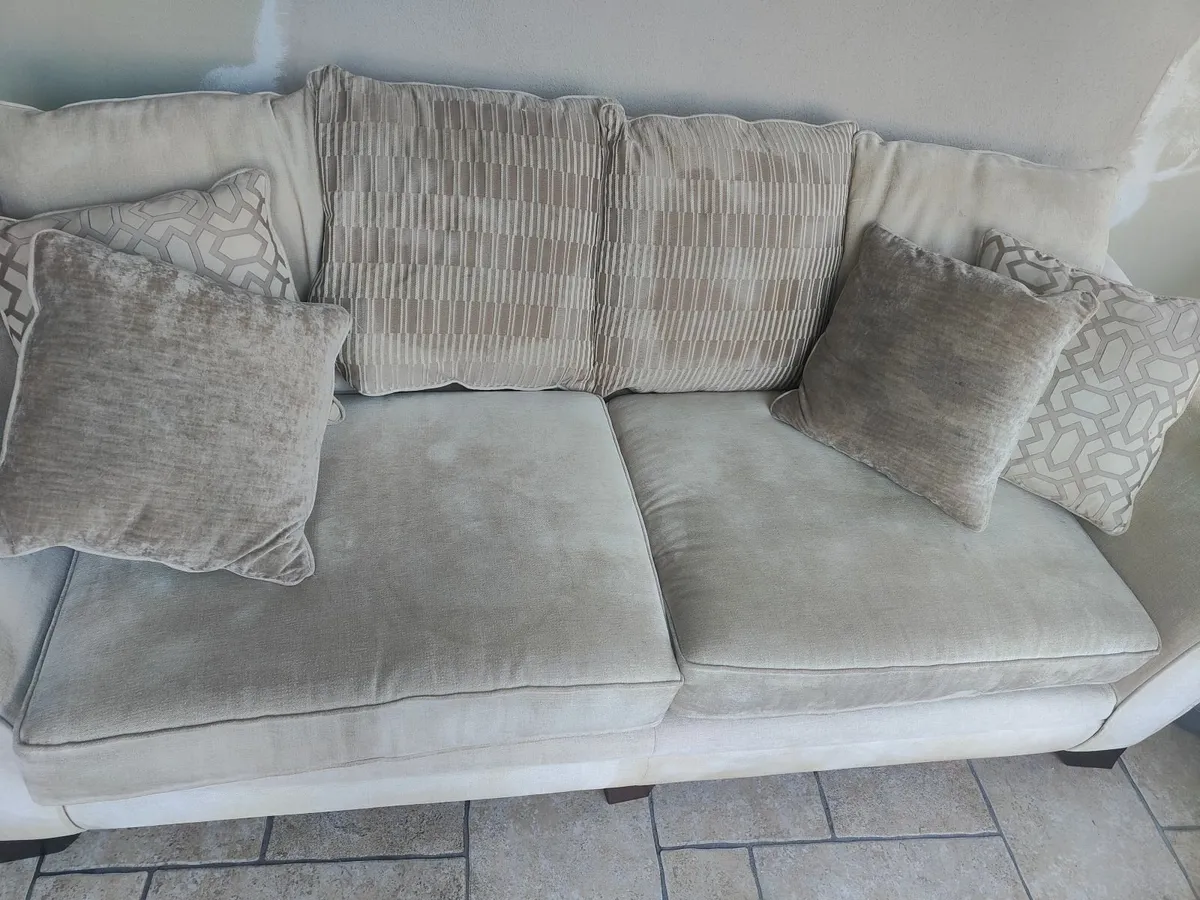 4 seater cream sofa - Image 3