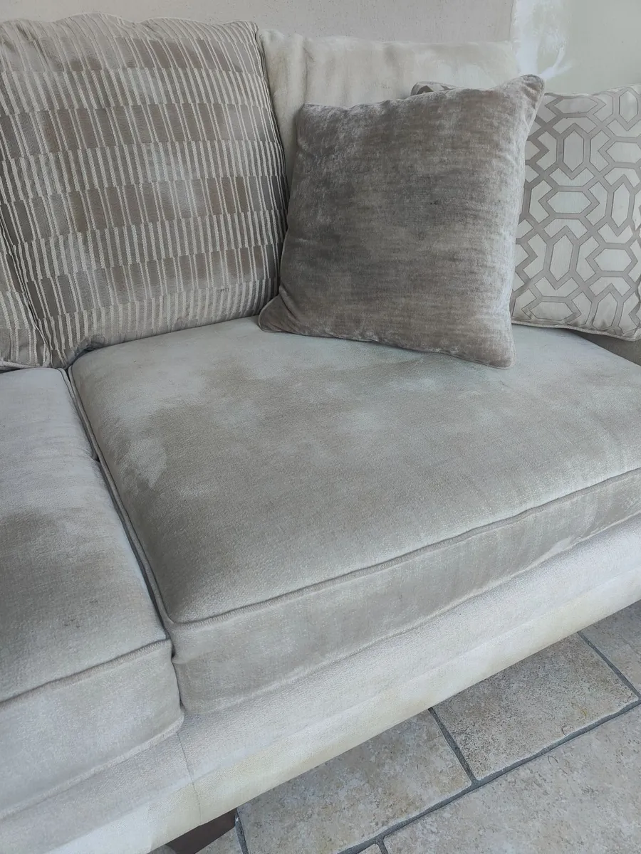 4 seater cream sofa - Image 1