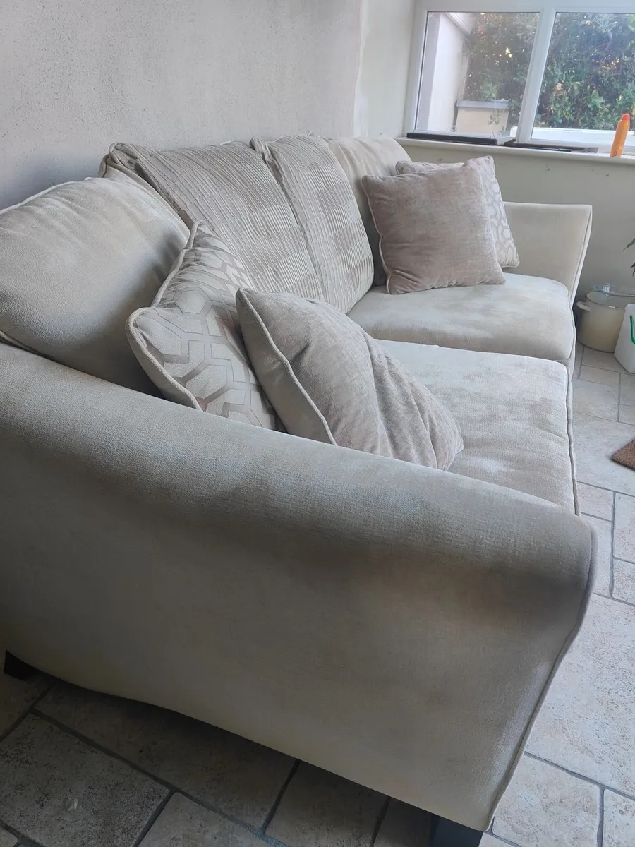 4 seater cream sofa - Image 2