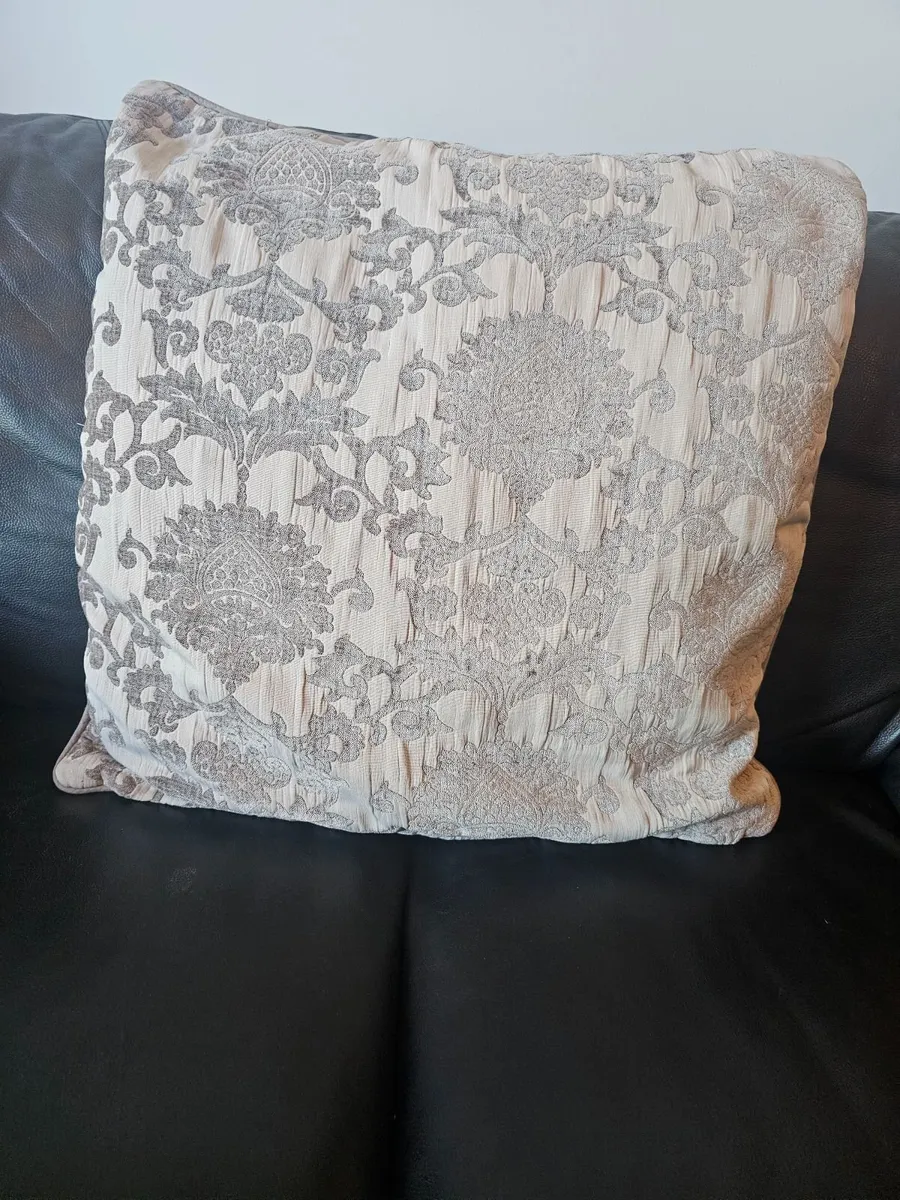 Selection of silver/grey cushions - Image 4