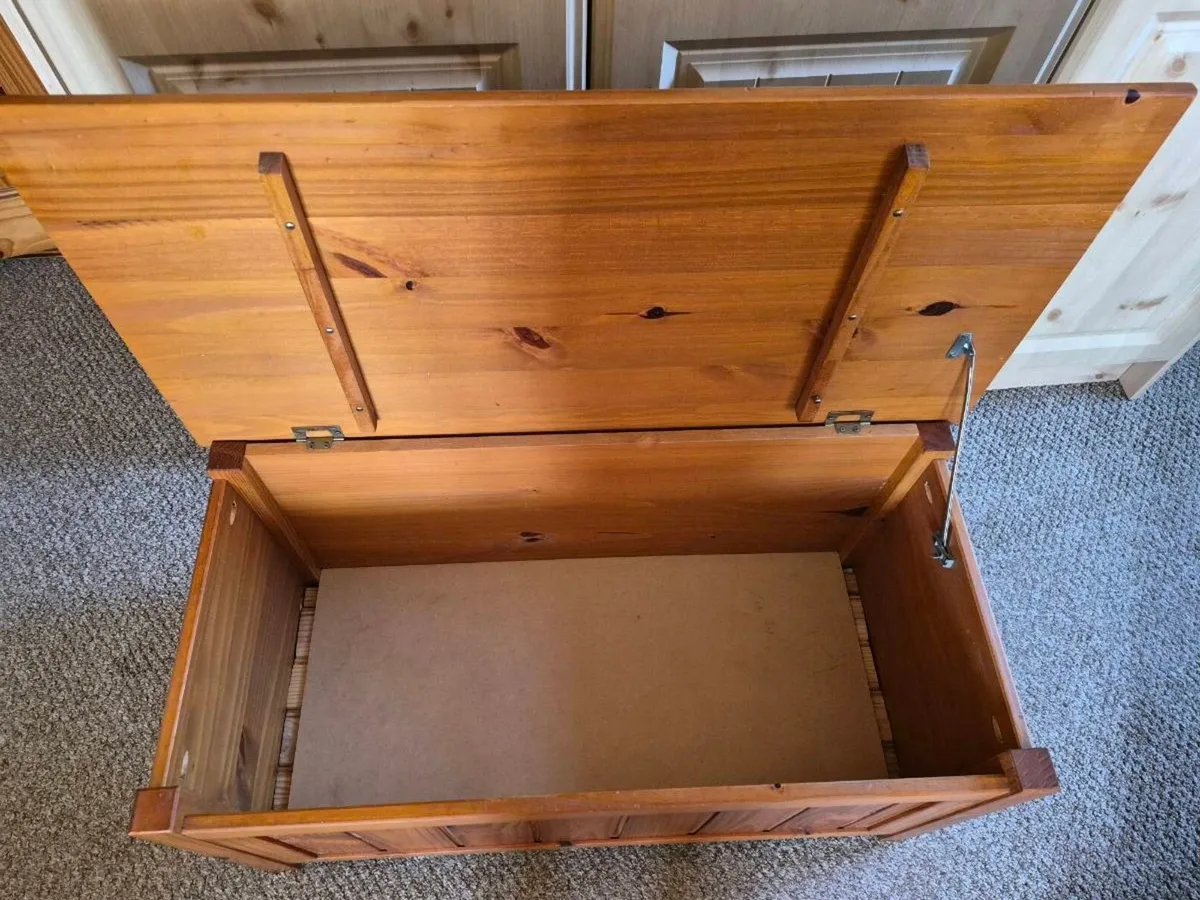 Pine blanket box / toy box - Image 3
