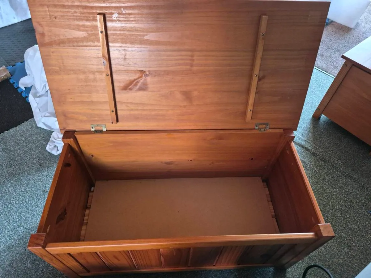 Pine blanket box / toy box - Image 4