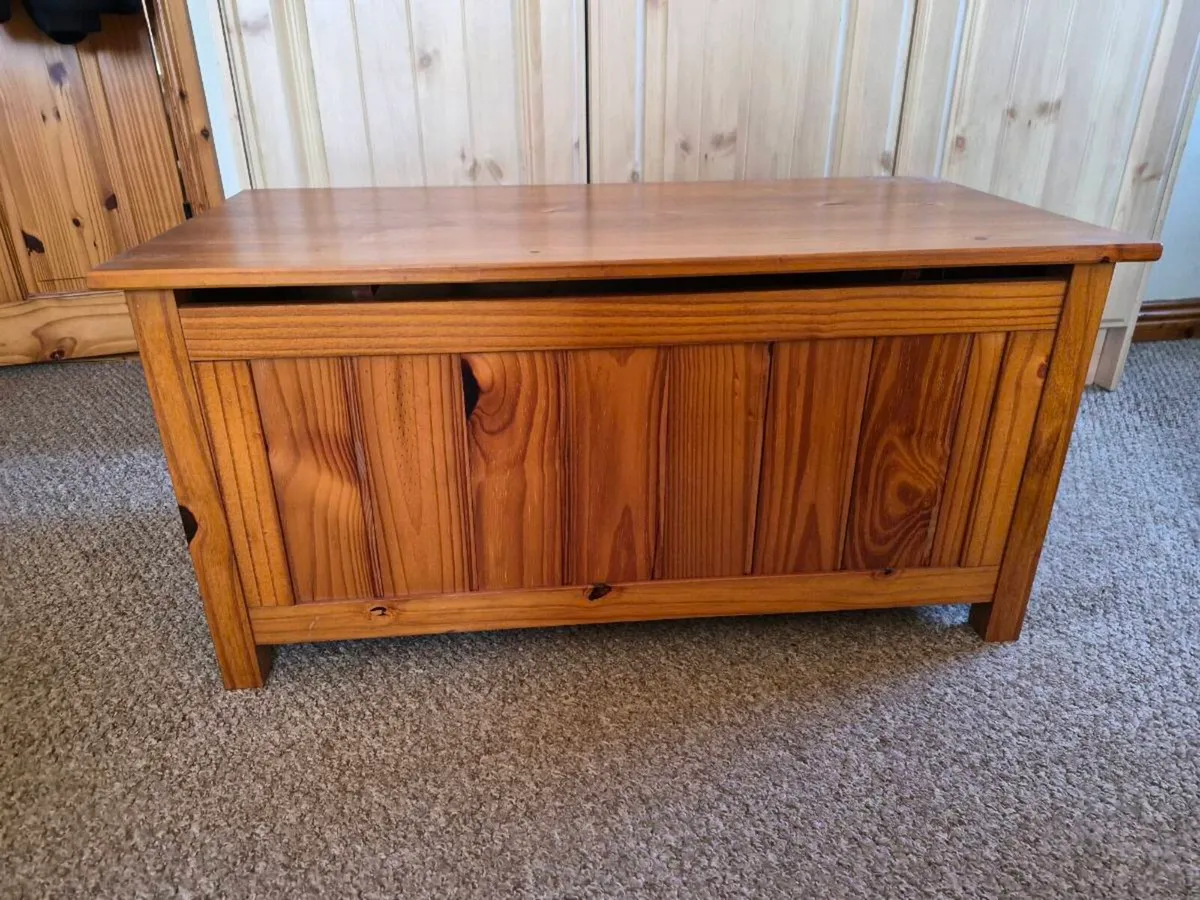 Pine blanket box / toy box - Image 1