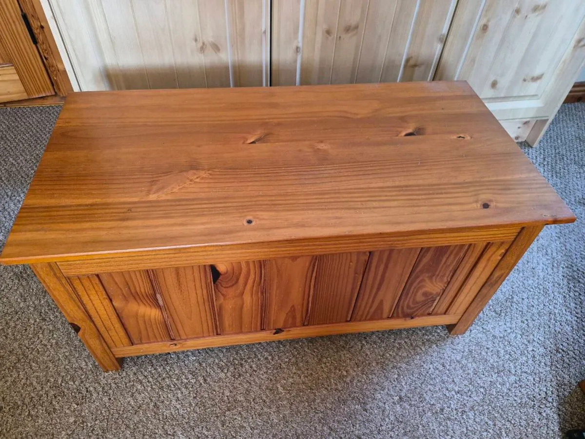 Pine blanket box / toy box - Image 2