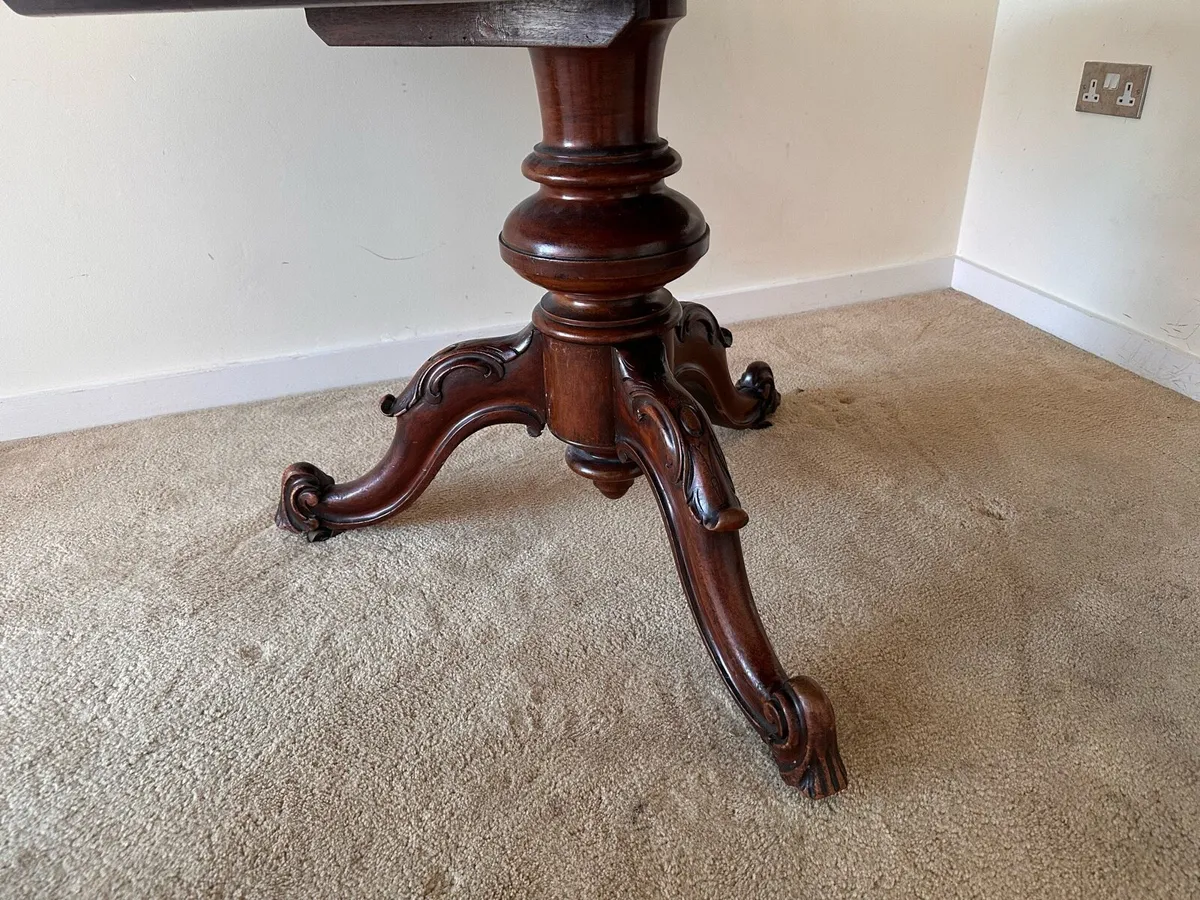 Victorian antique round table and 3 chairs - Image 2