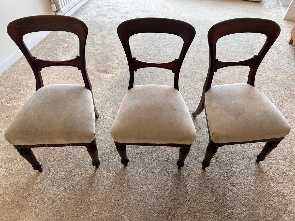 Victorian antique round table and 3 chairs - Image 3