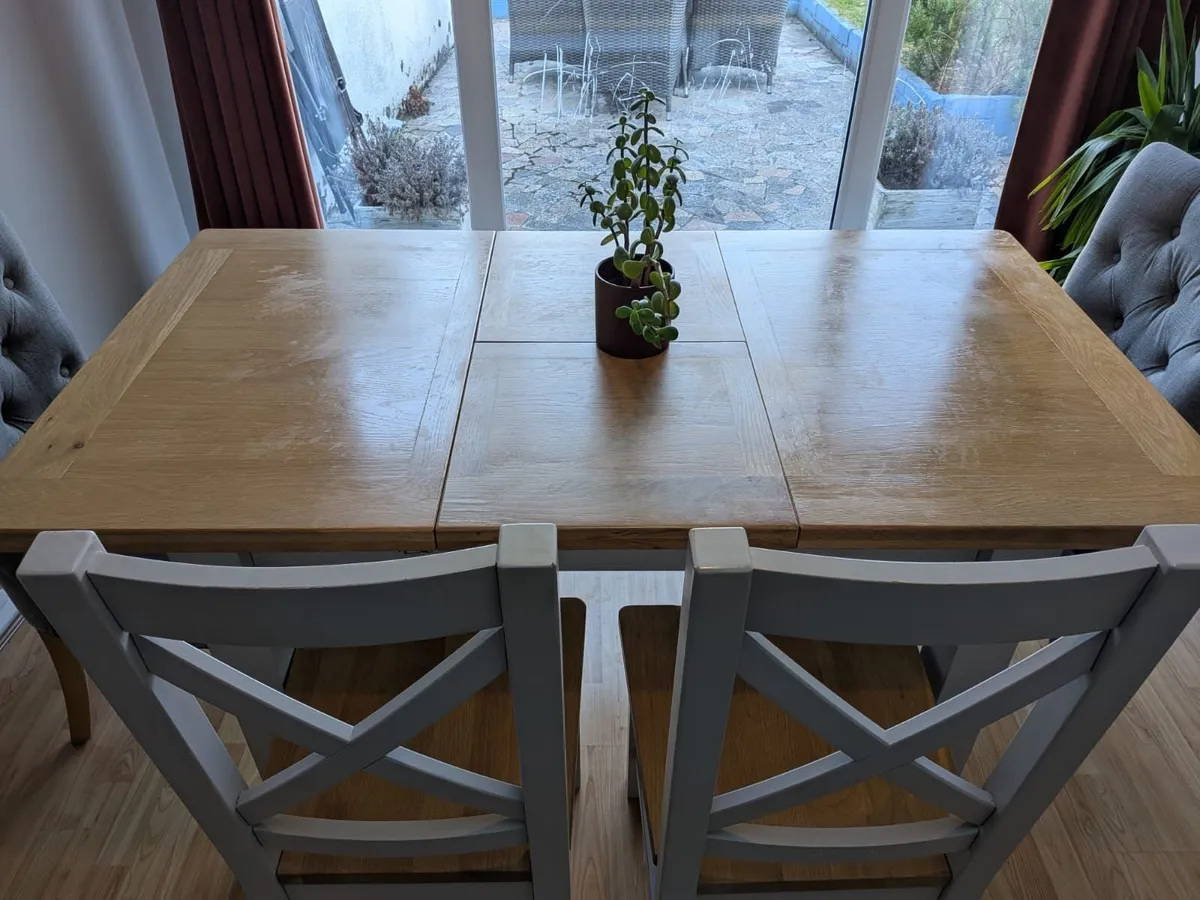Dining table and 6 chairs - Image 2