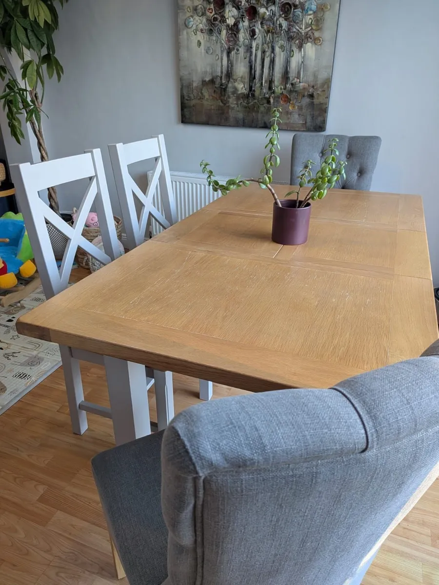 Dining table and 6 chairs - Image 3