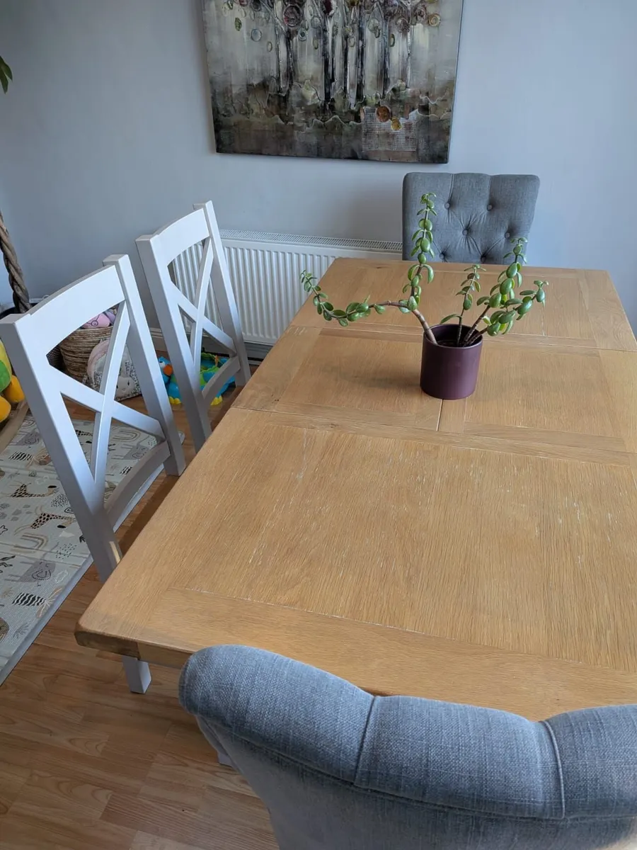 Dining table and 6 chairs - Image 4
