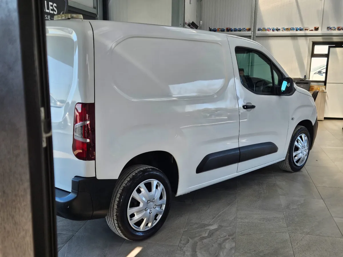 19 PEUGEOT PARTNER 3 SEATER - Image 4