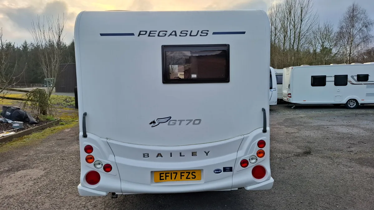 Bailey  Pegasus GT70 Brindisi 4 Berth Island Bed - Image 4
