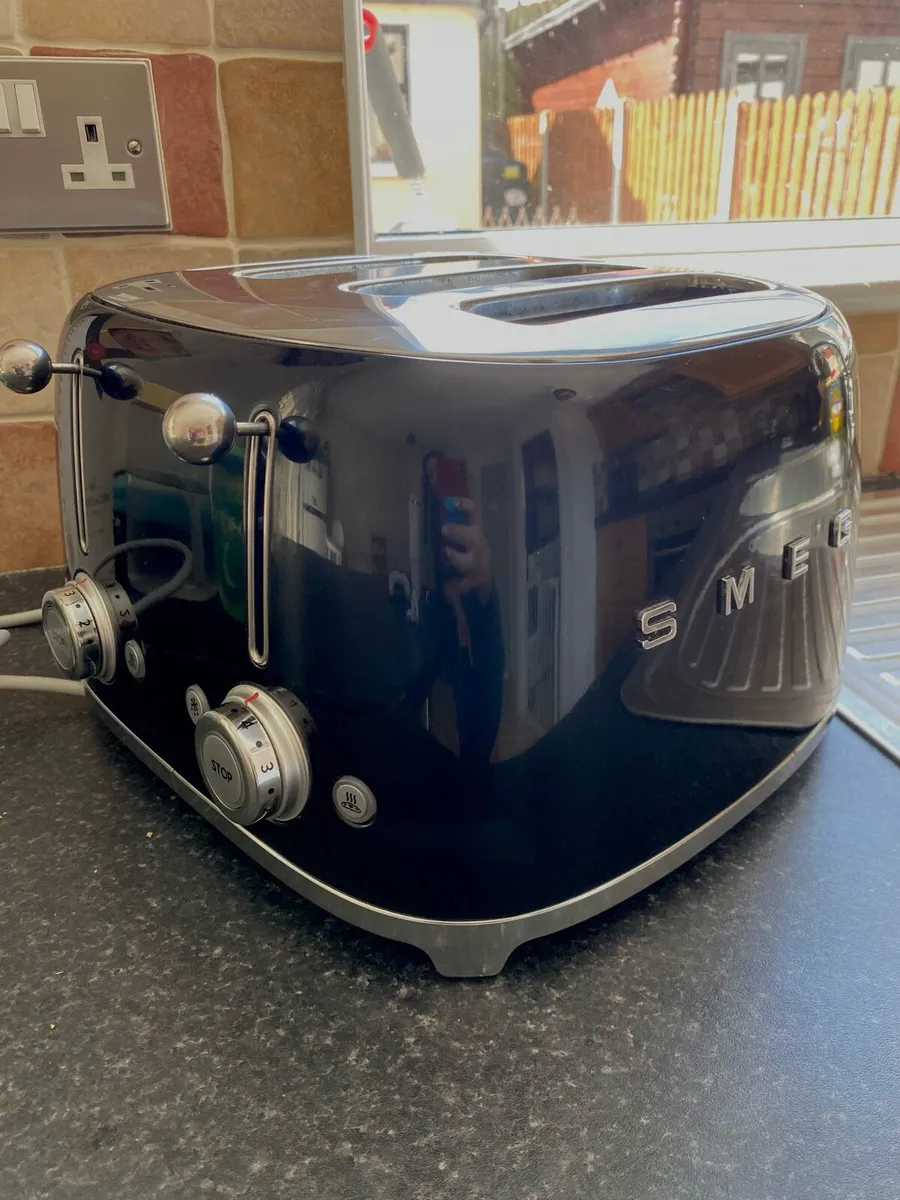 SMEG 4 slice toaster- black - Image 1
