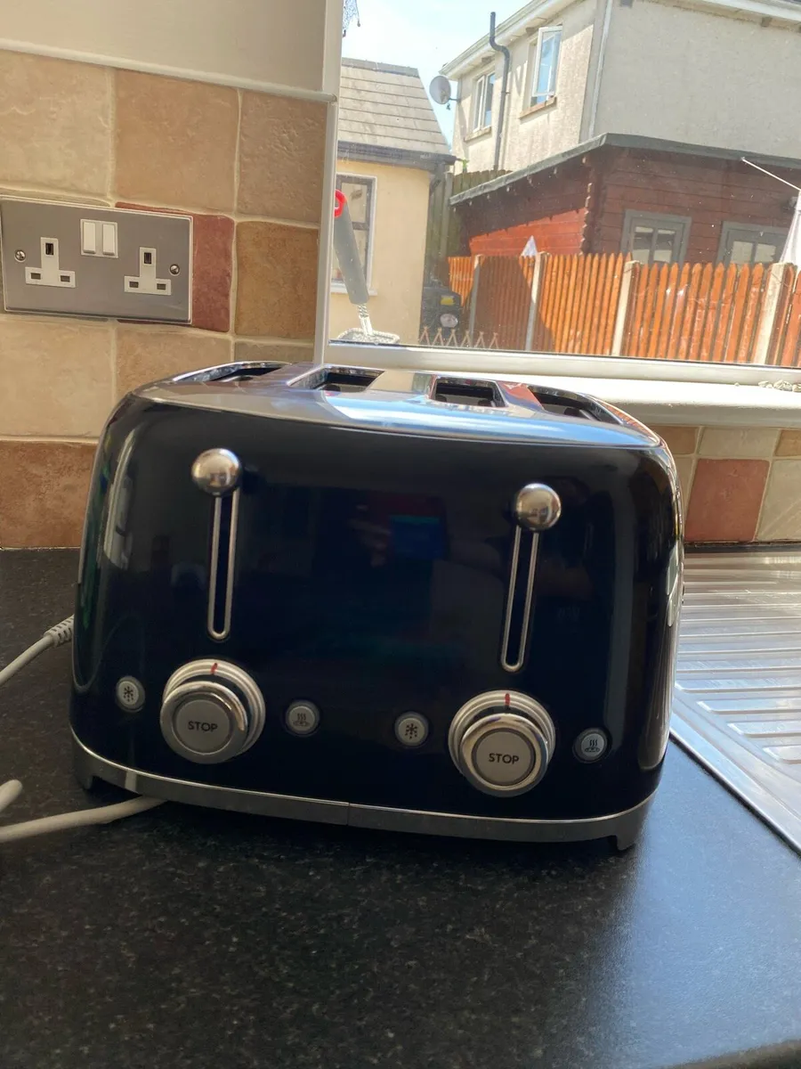 SMEG 4 slice toaster- black - Image 4