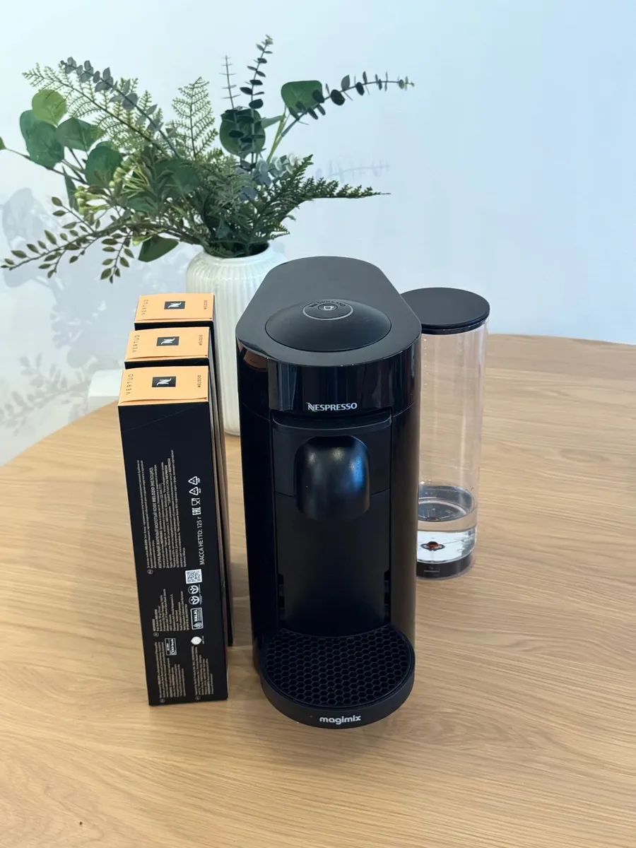 Nespresso Vertuo Plus + 30 Coffee Pods - Image 2