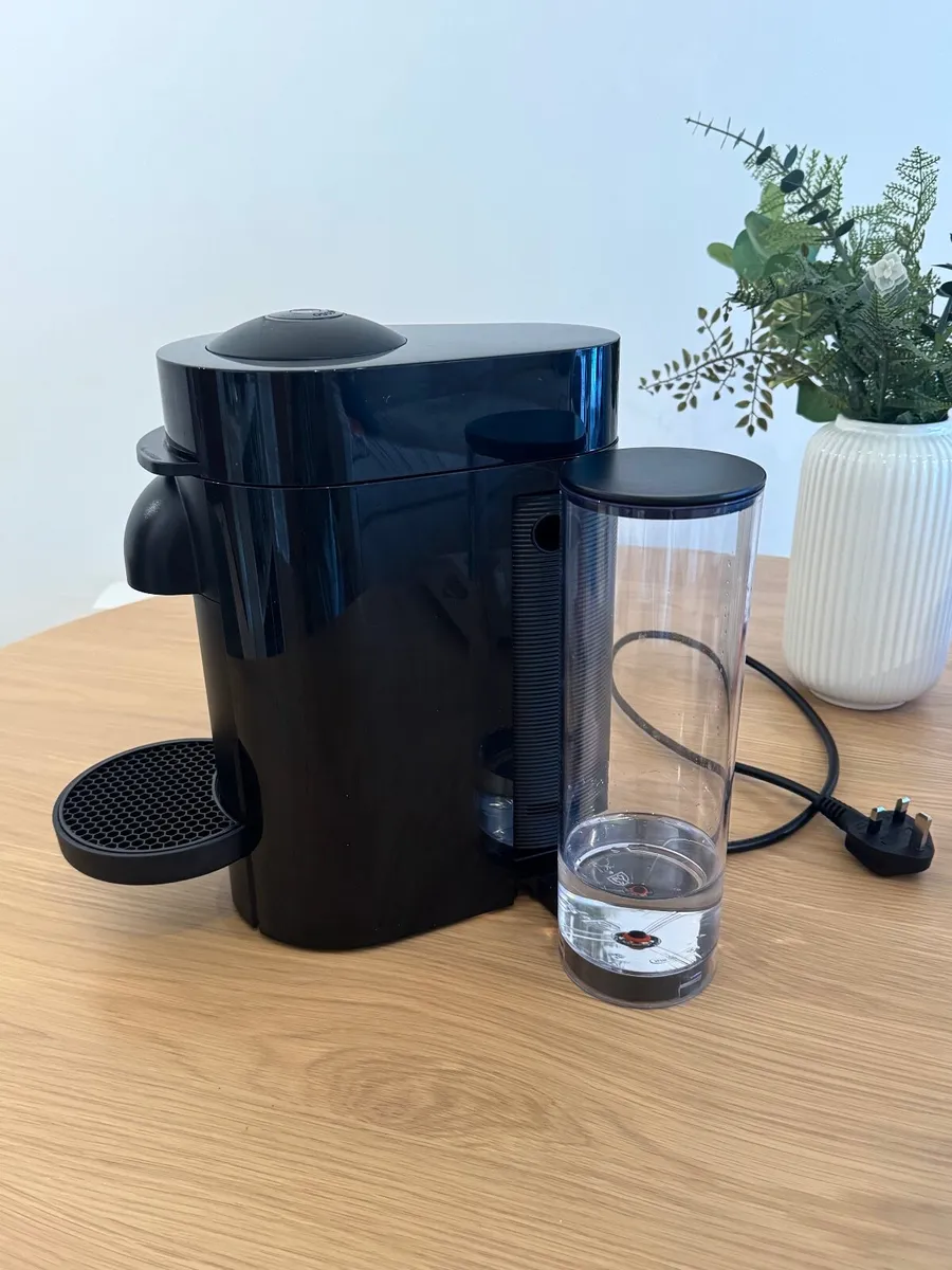 Nespresso Vertuo Plus + 30 Coffee Pods - Image 4