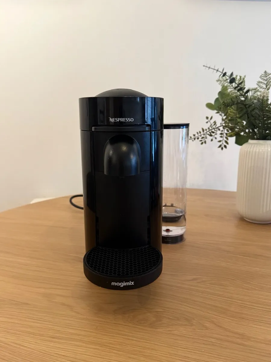 Nespresso Vertuo Plus + 30 Coffee Pods - Image 3
