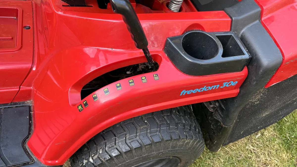 Ride on Lawn Mower - Image 3