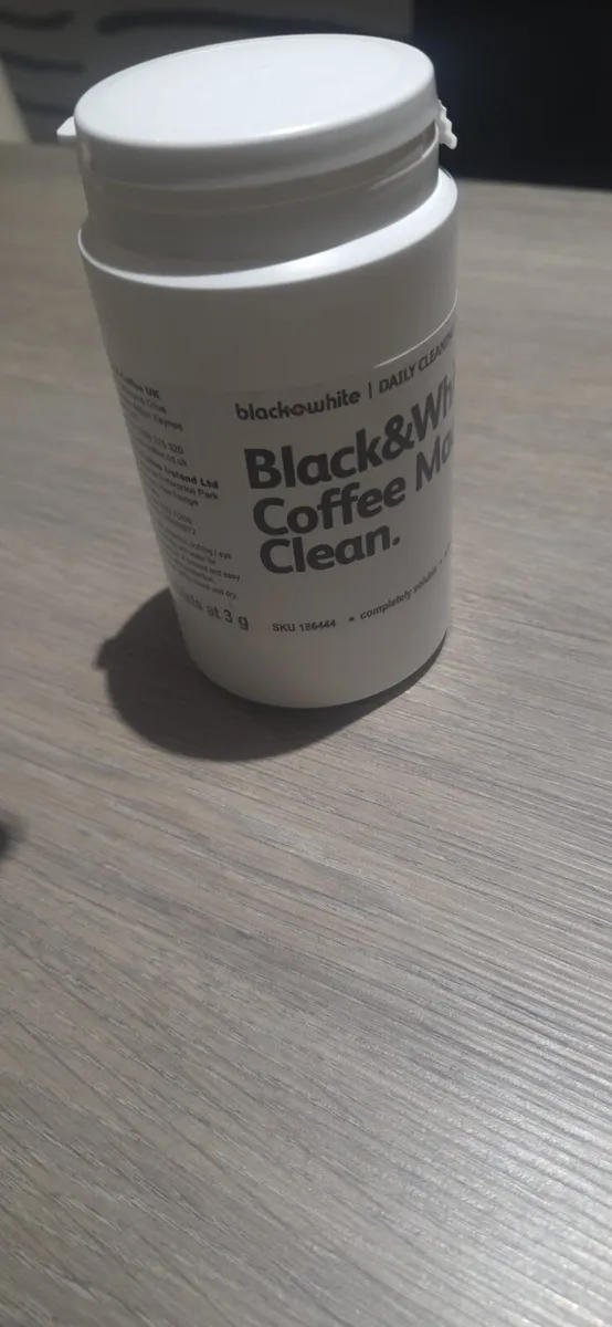 Black and white cleaning tablets - Image 1
