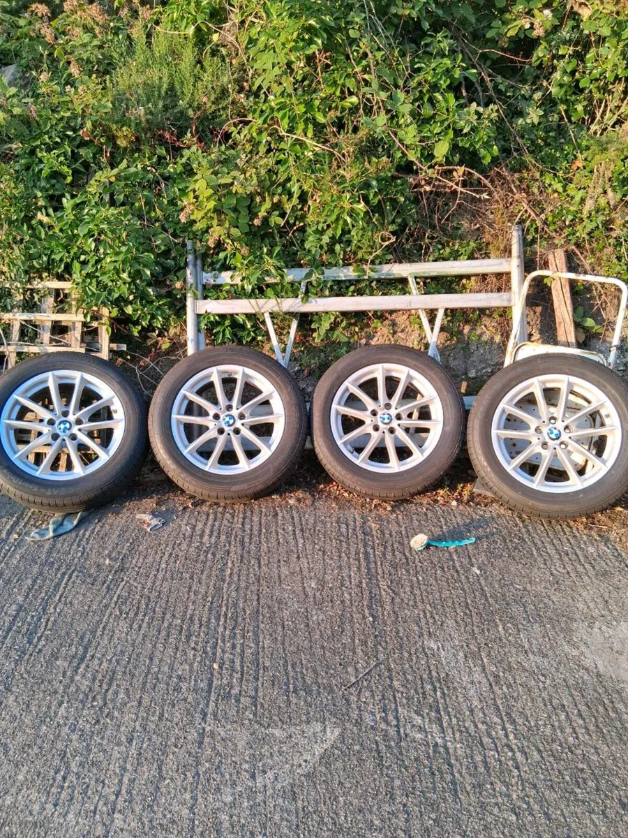 Bmw alloy wheel like new - Image 1