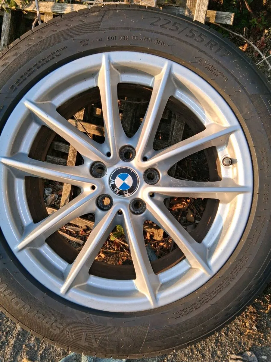 Bmw alloy wheel like new - Image 2