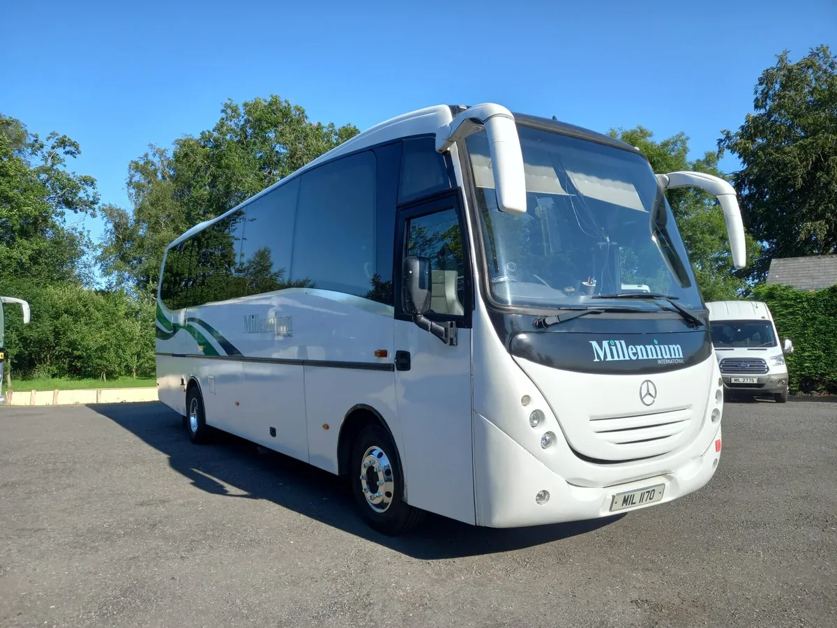 Unvi Touring 1524 Atego  - 42 Seat -Very low KM's - Image 1