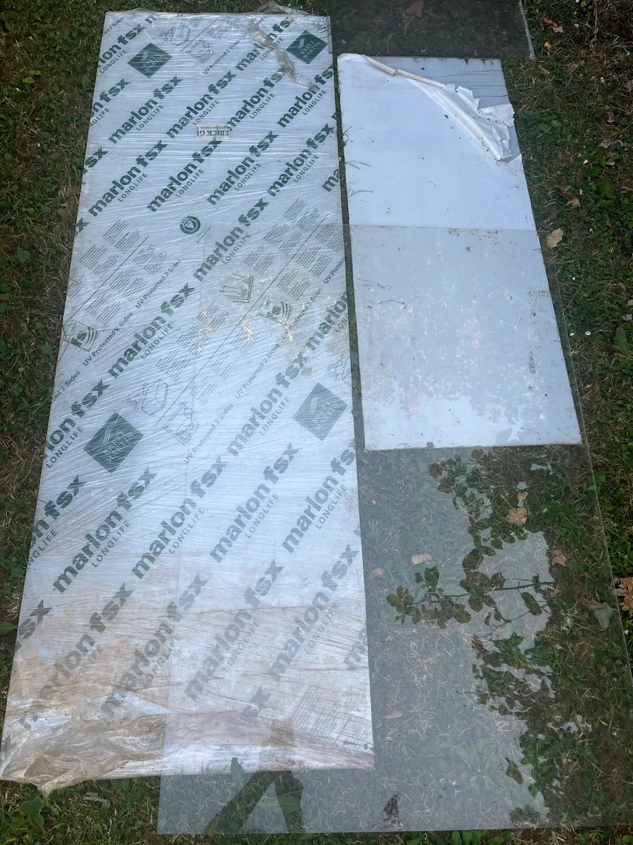 4 polycarbonate sheets - Image 1