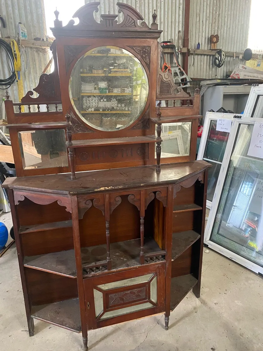 Old furniture - Image 1