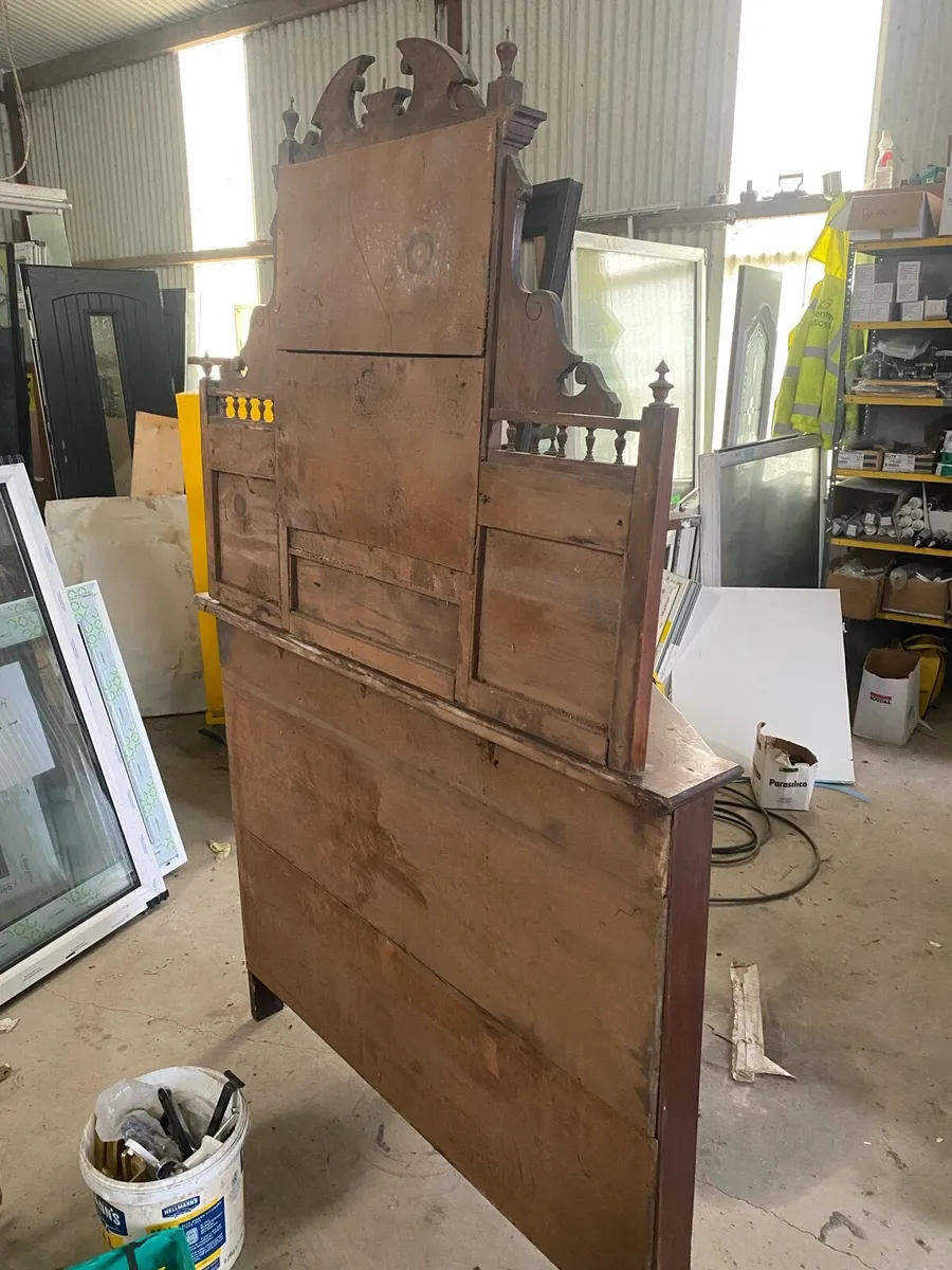 Old furniture - Image 2