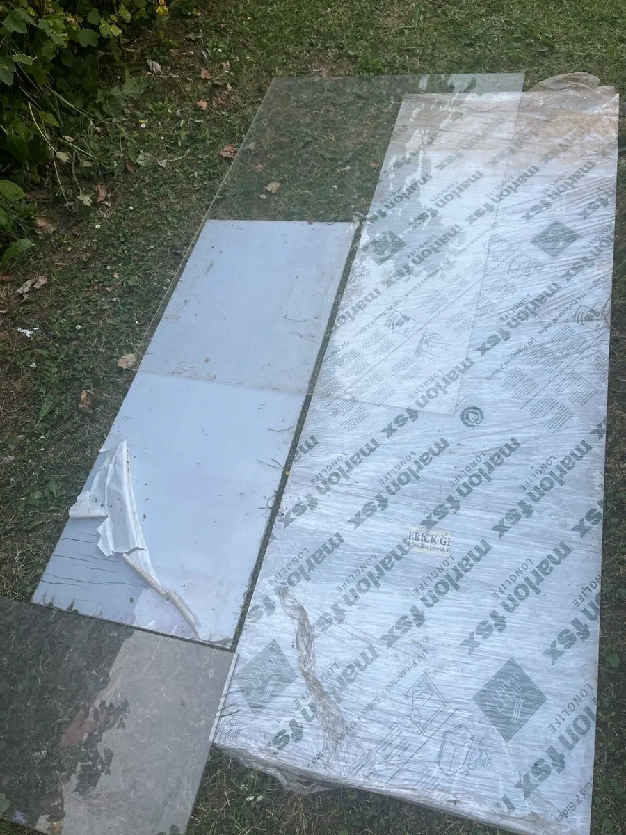4 polycarbonate sheets - Image 1