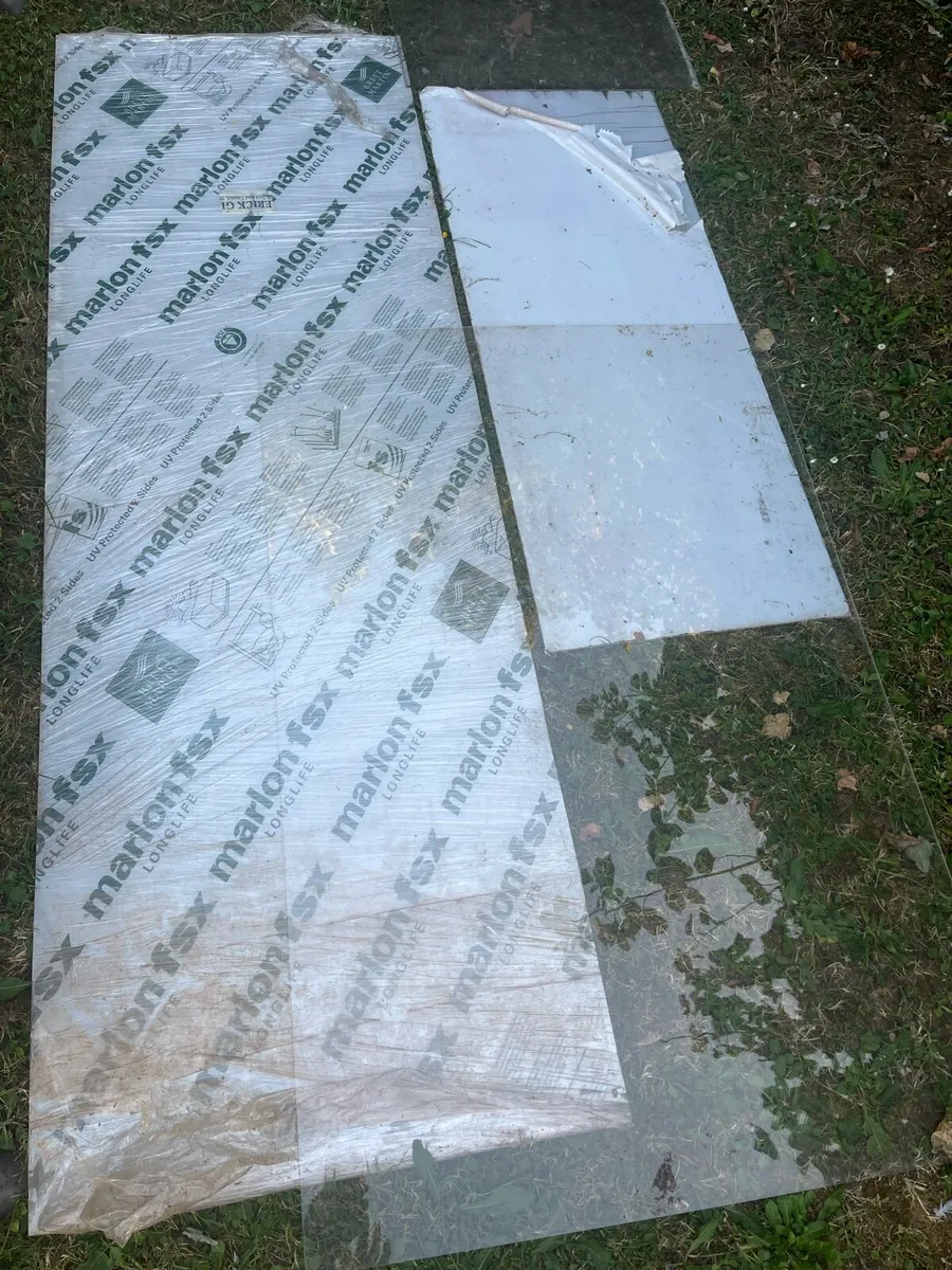 4 polycarbonate sheets - Image 1