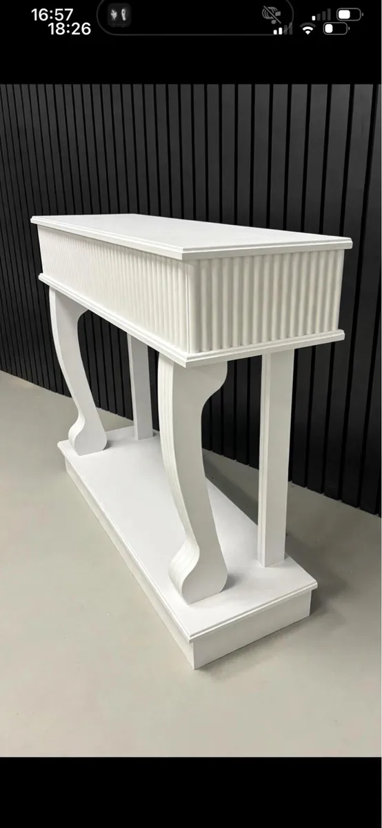 Console table - Image 1