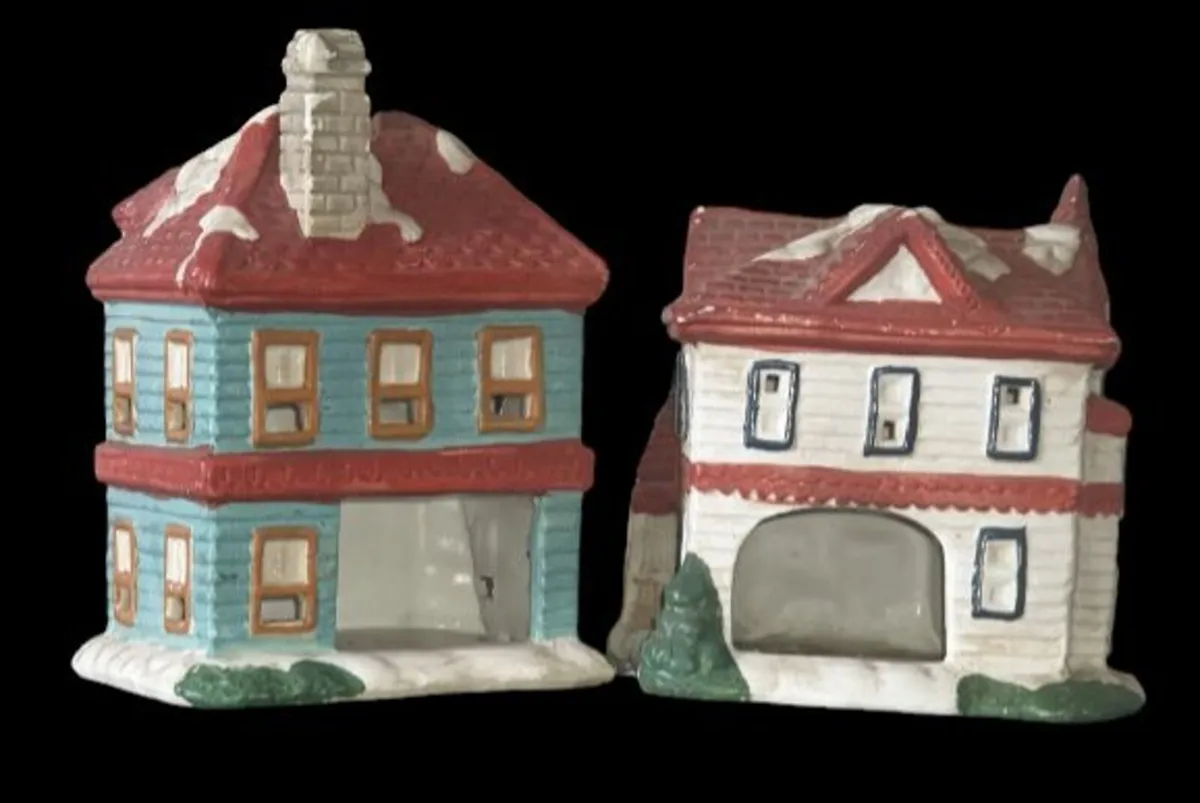 Vintage Village Tea Light Houses (Pair) - Image 2