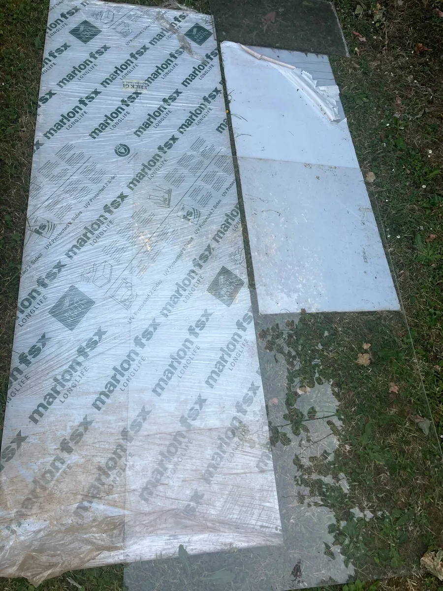 4 polycarbonate sheets - Image 1