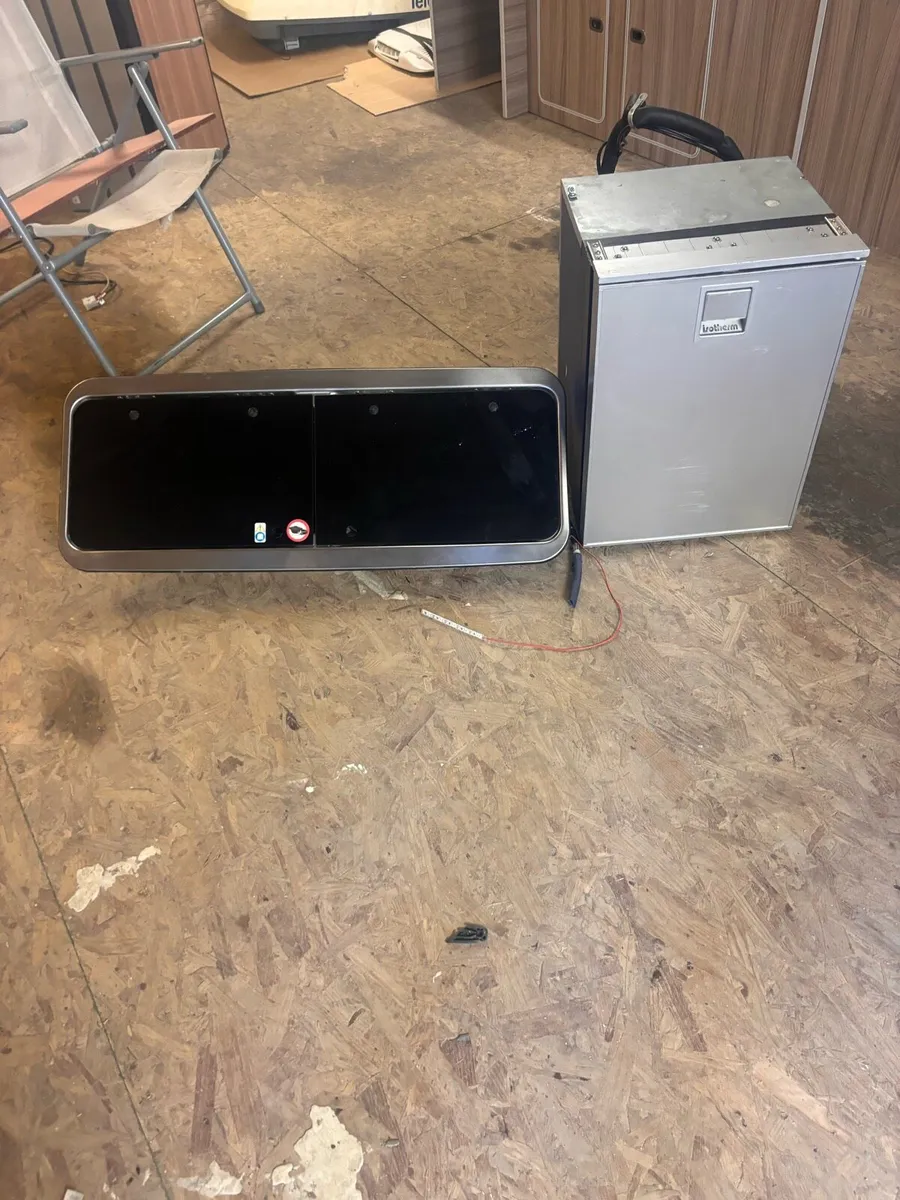 Camper cooker and 50 L 12 V fridge - Image 2