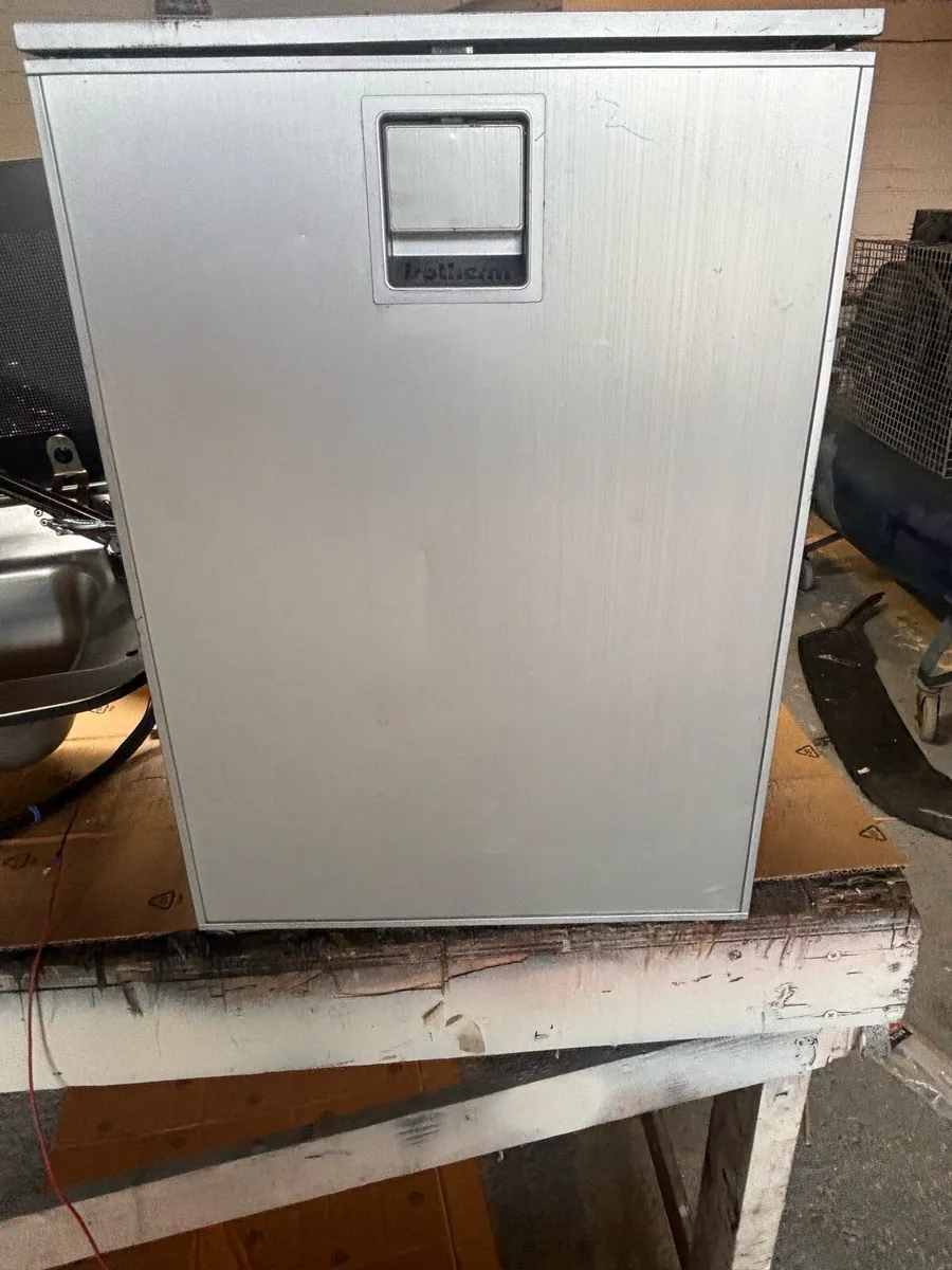Camper cooker and 50 L 12 V fridge - Image 4