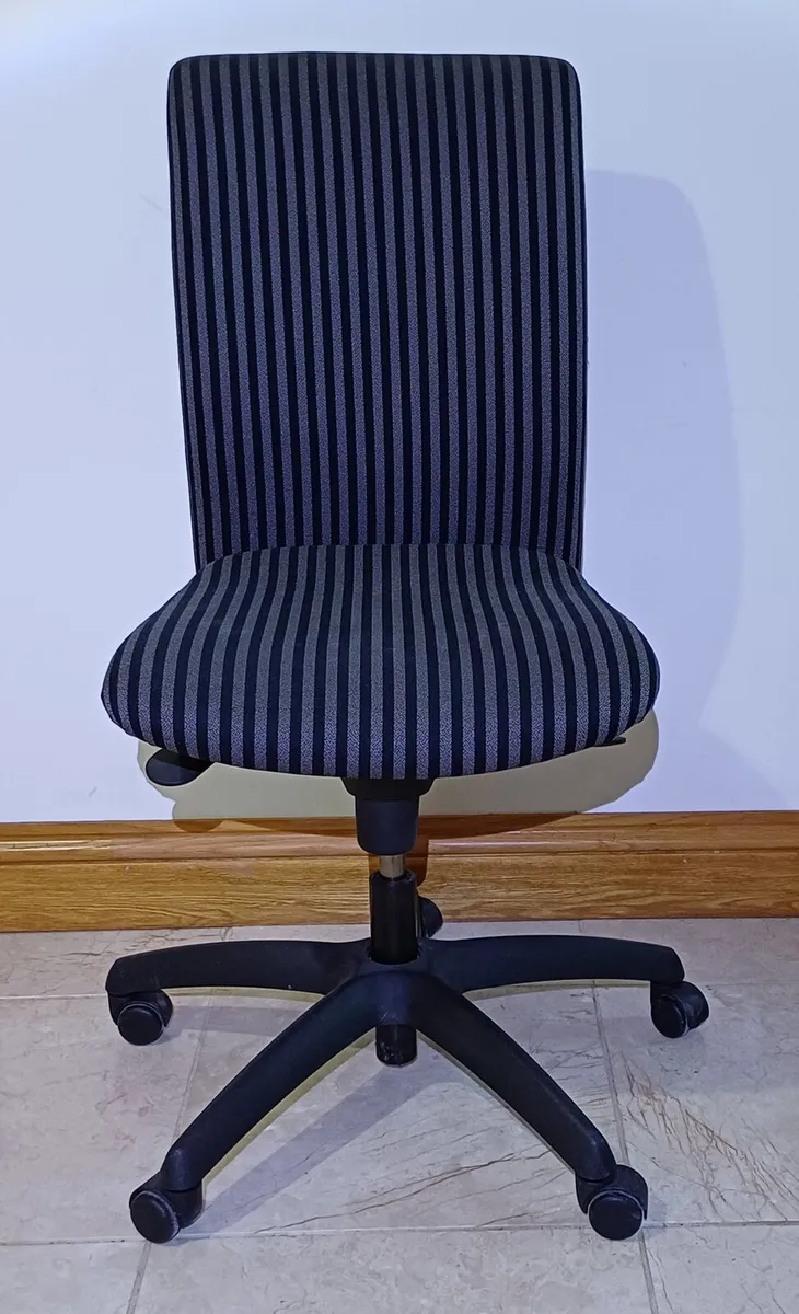 Black & Grey Office Chair - Image 2