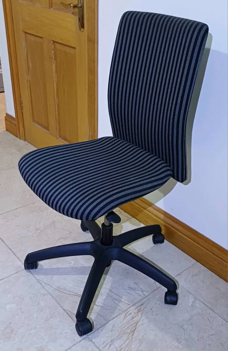Black & Grey Office Chair - Image 3