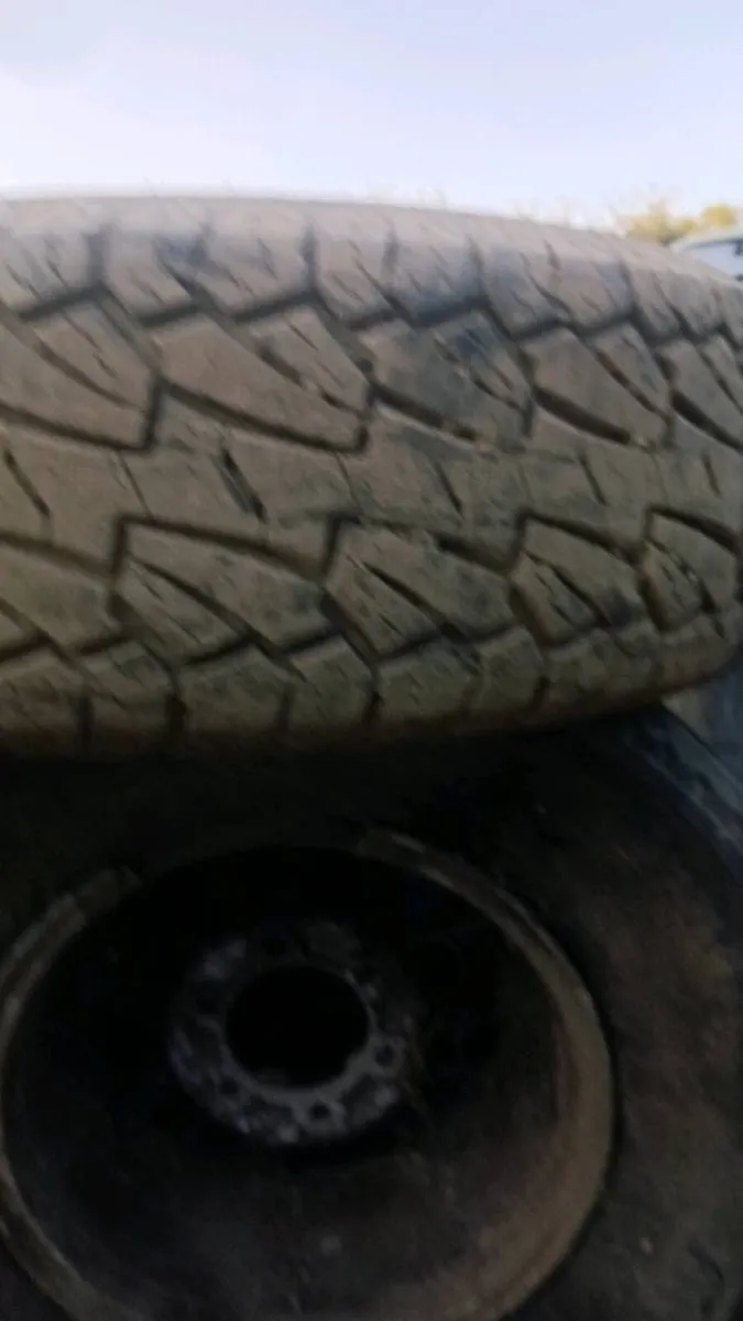 Nissan 265 / 65 / 17 - Image 3