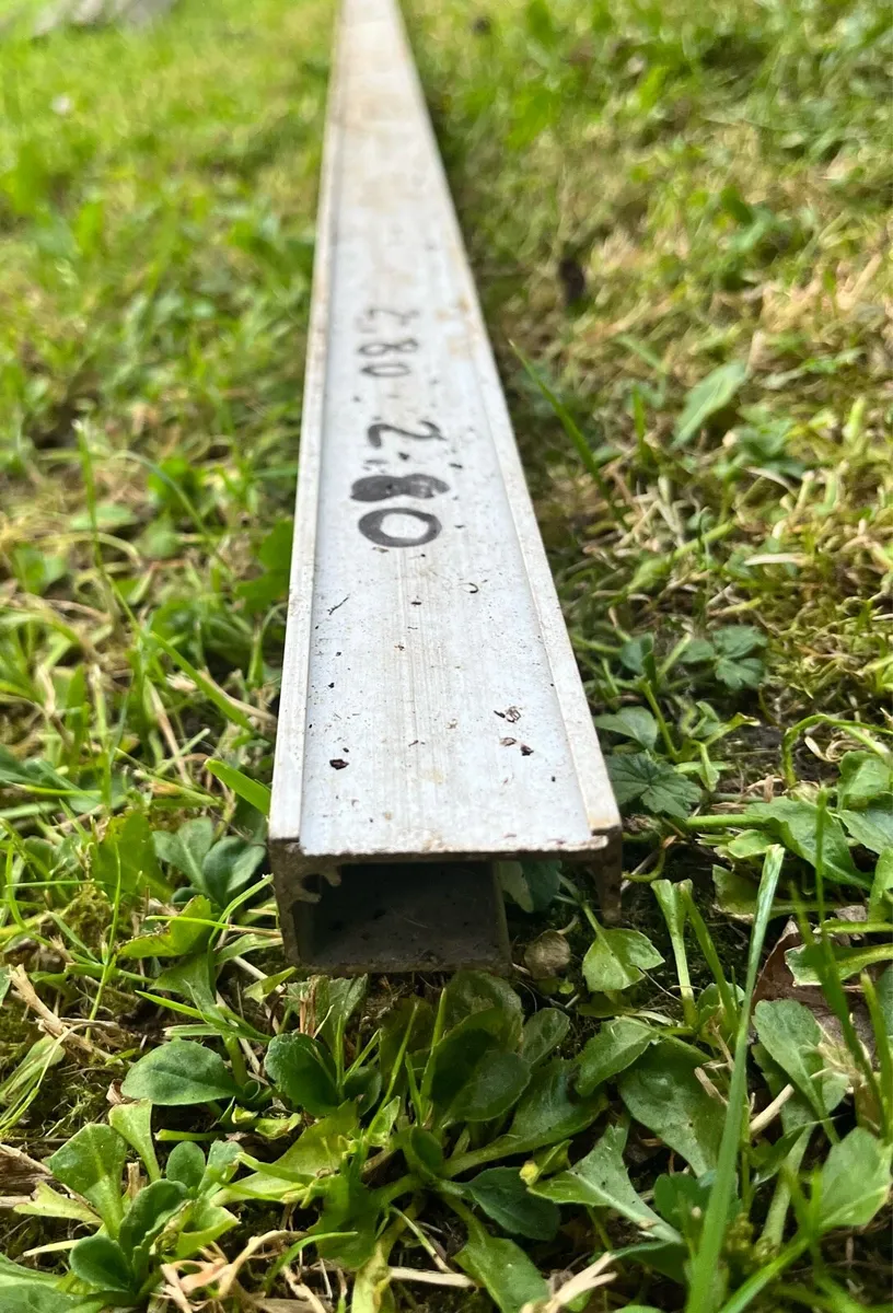 An aluminum profile length 2.80 - Image 1