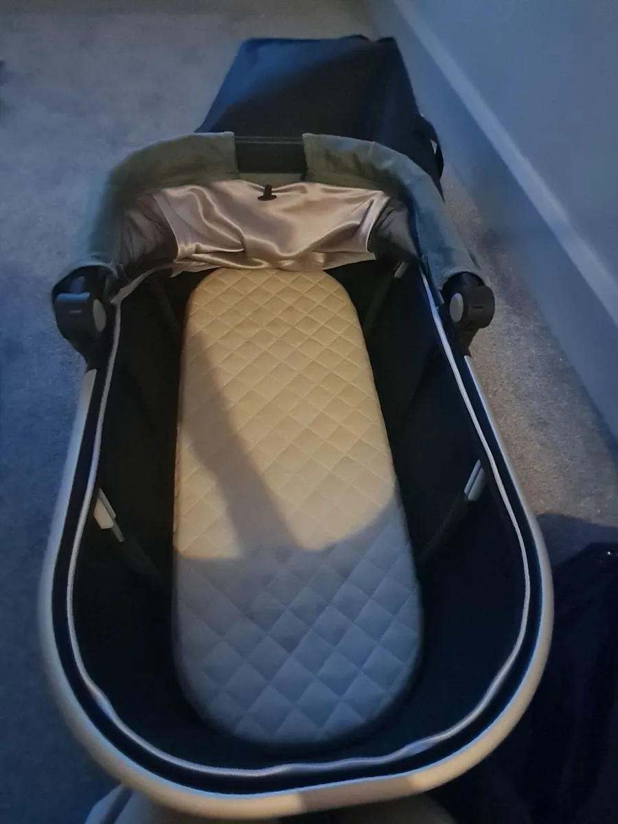 Free Uppababy vista bassinet - Image 4