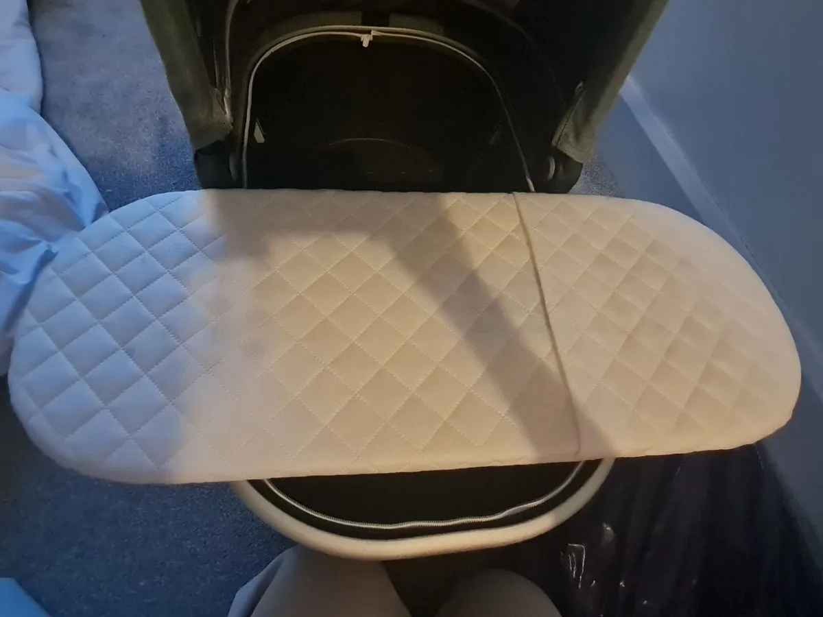 Free Uppababy vista bassinet - Image 3