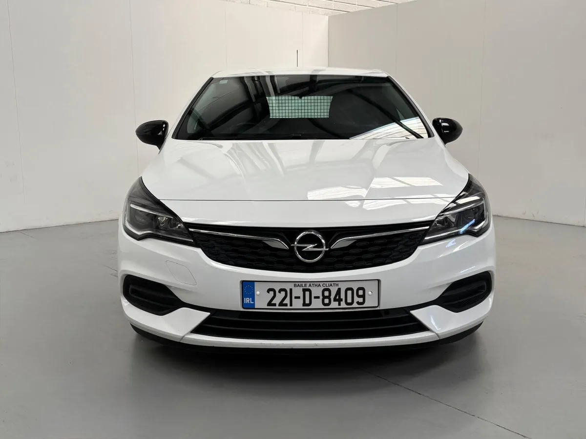 2022 Opel Astra Van - Image 2