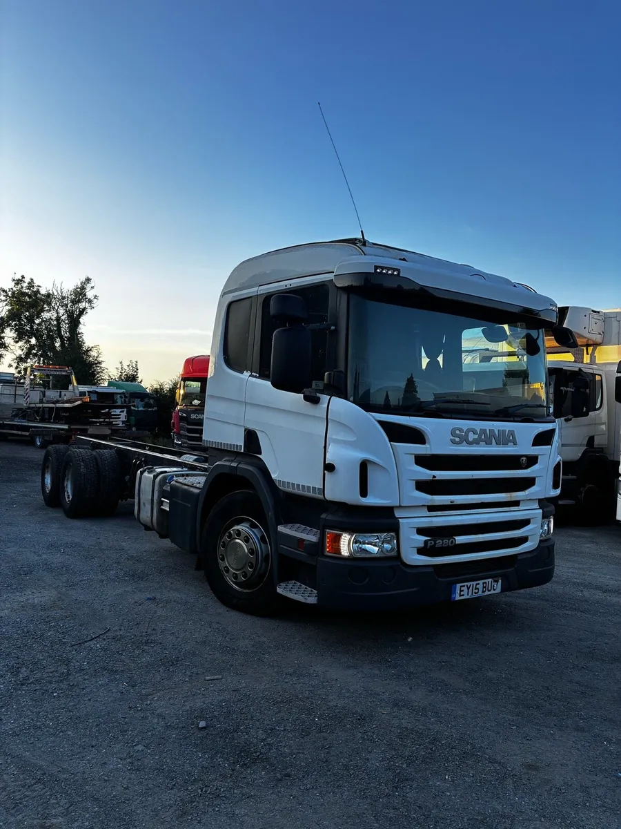 2015 scania 6x2 chassis cab - Image 1