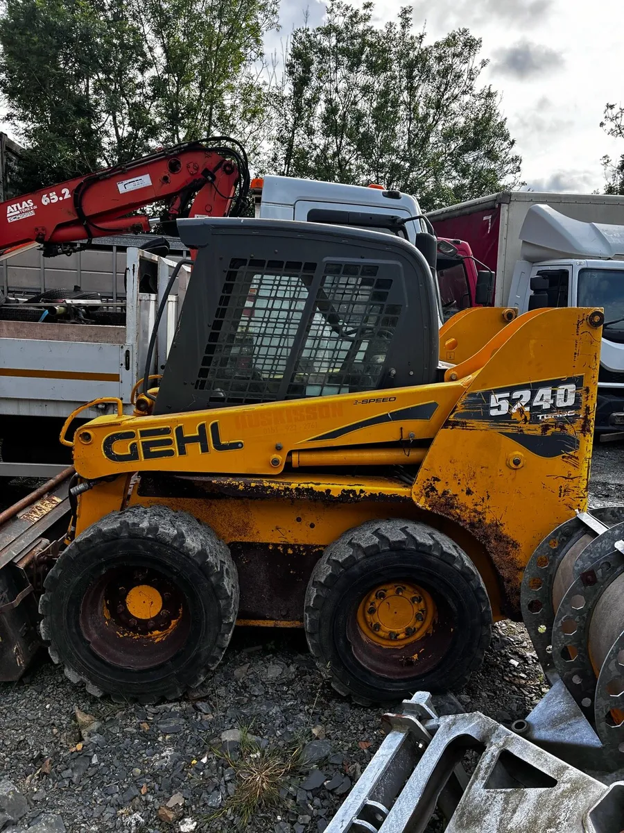 2011 ghel 5240 skidsteer - Image 2