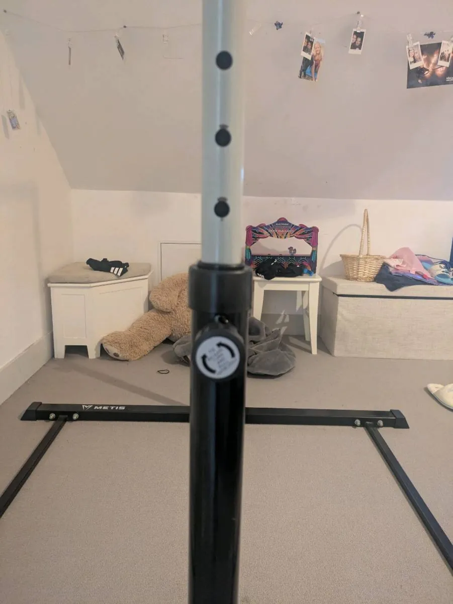 Gymnastics bar in excellent condition - Image 3