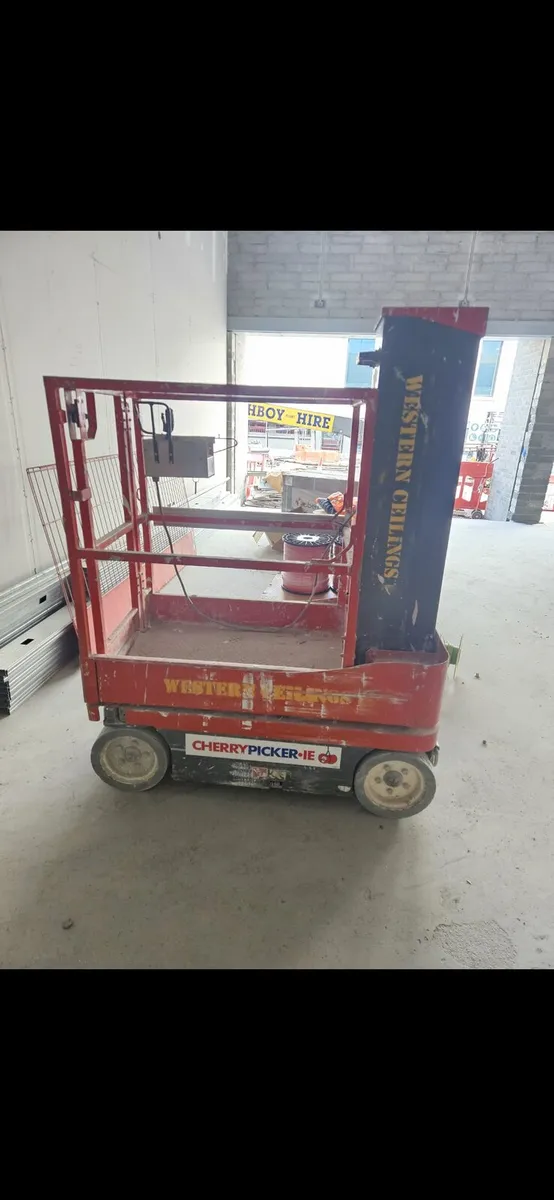 Scissor lifts - Image 1